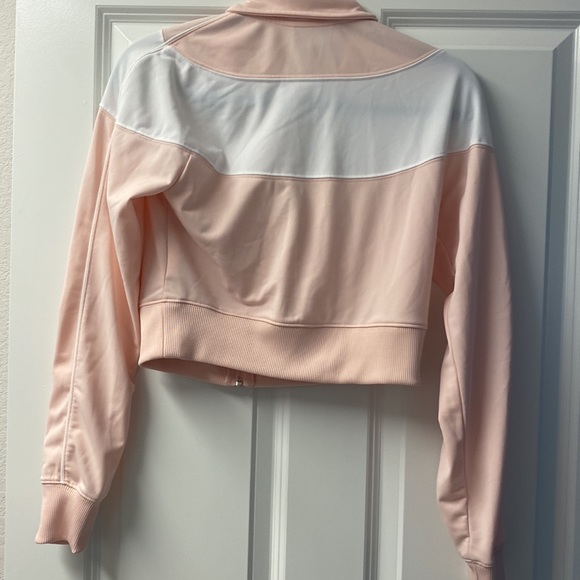 Nike top - Picture 4 of 4